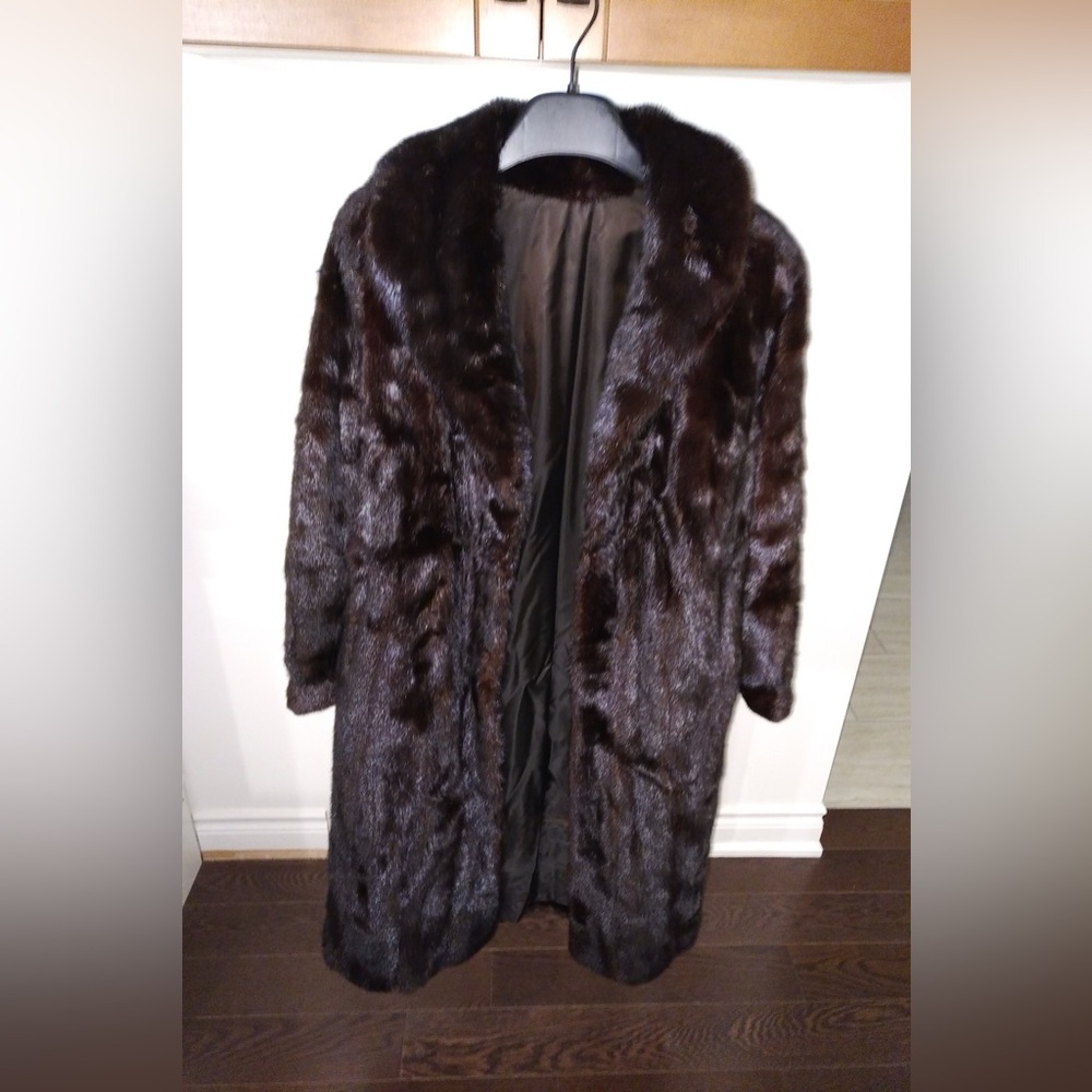 Luxurious Dark Brown Fur Coat (Mink)